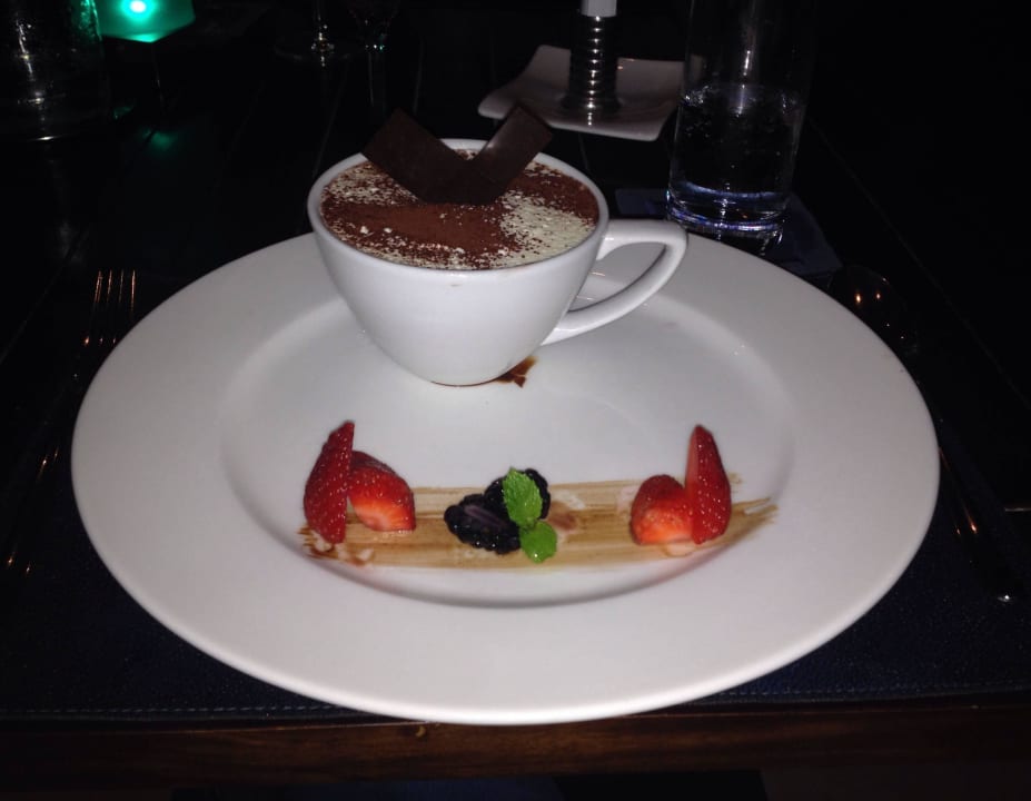 Tiramisu: Dessert im Moana Seafood Restaurant Sofitel Dubai The Palm Resort & Spa
