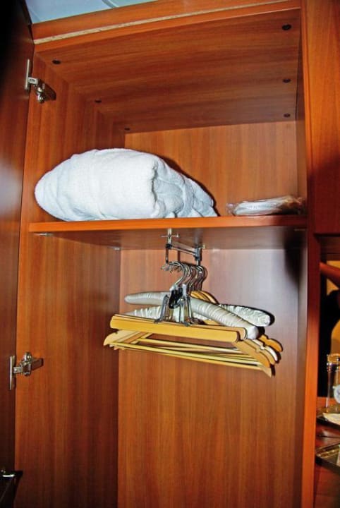 Zimmerschrank Dorint Hotel am Dom Erfurt