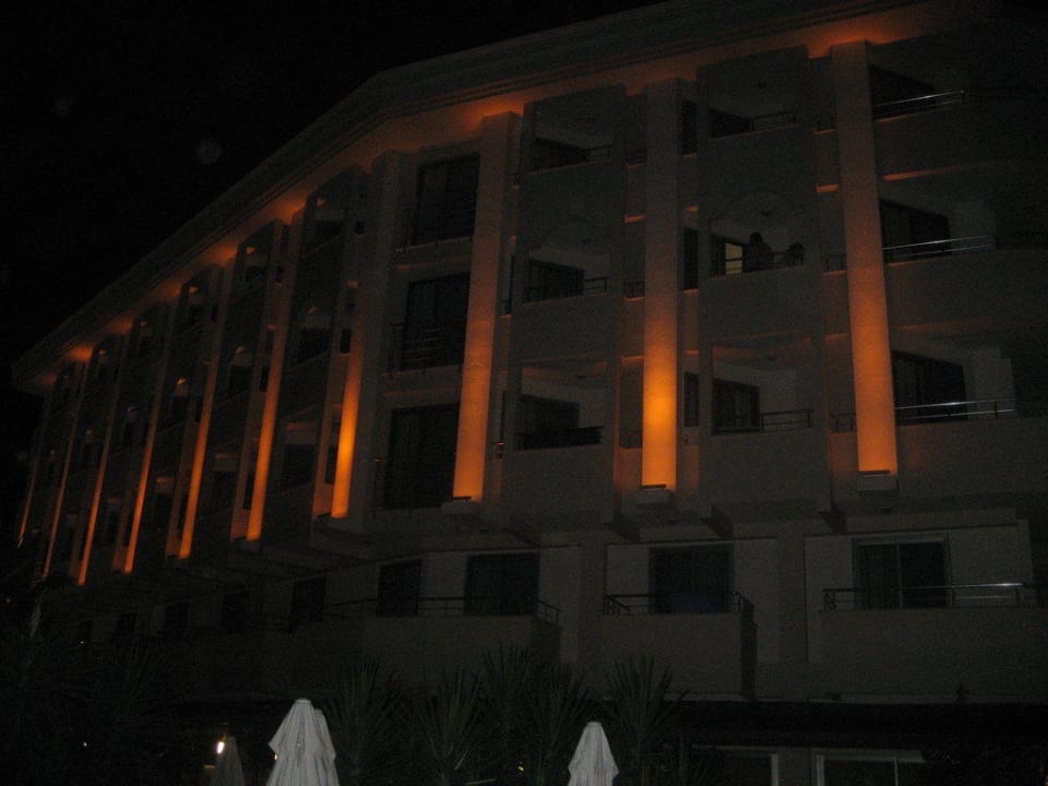 Außenansicht bei Nacht Calimera Hane Garden