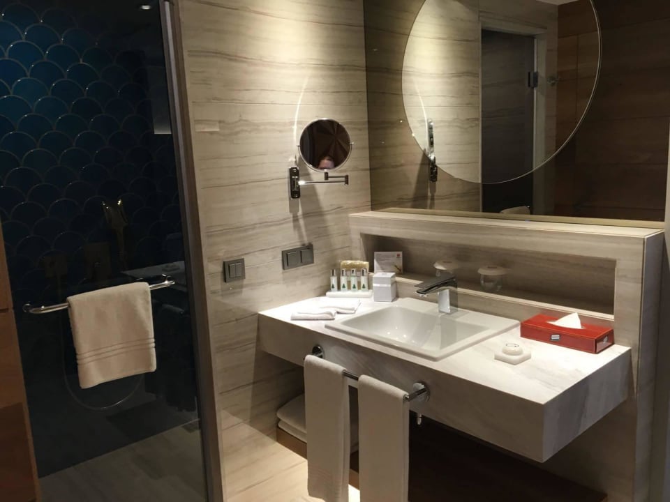 Standard Swim up Room Acanthus Cennet Barut Collection