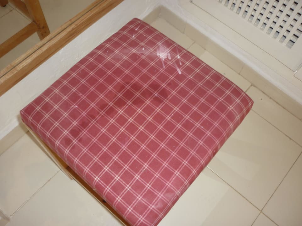 Ein netter Hocker zum Hinsetzen Samira Club