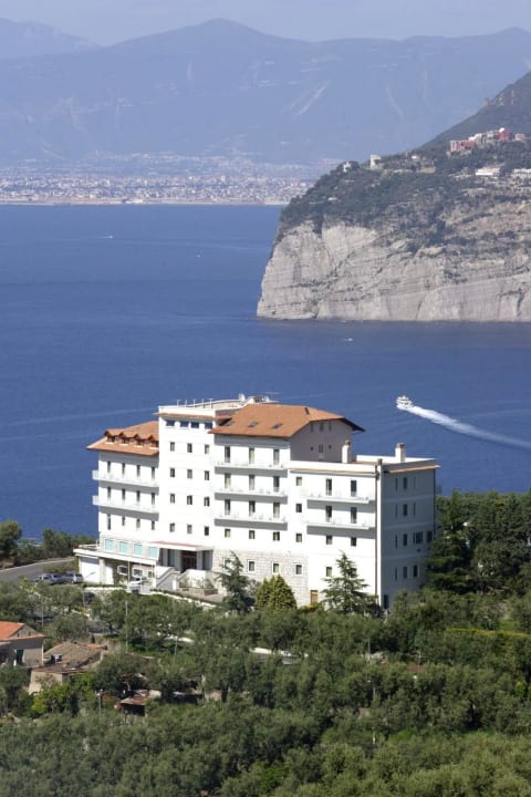 Front Grand Hotel Aminta