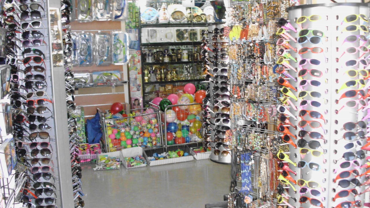 Einige Läden im Hotel Titanic Beach Spa & Aqua Park