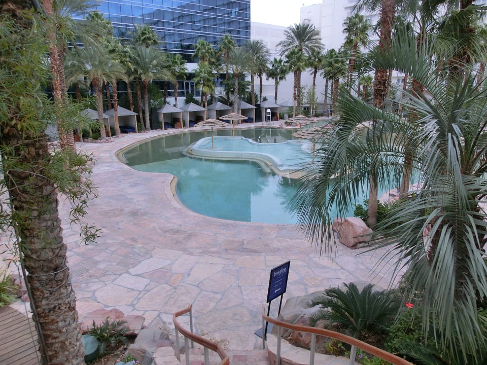 Pool Virgin Hotels Las Vegas, Curio Collection by Hilton
