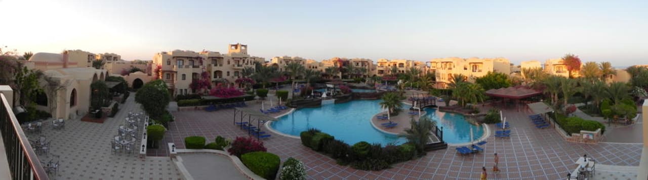 Pool Panorama bei Sonnenuntergang Steigenberger Coraya Beach - Adults only