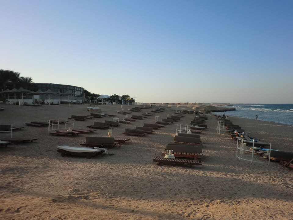 Schöner breiter Strand, nur direkt am Wasser sehr steinig Serenity Alpha Beach