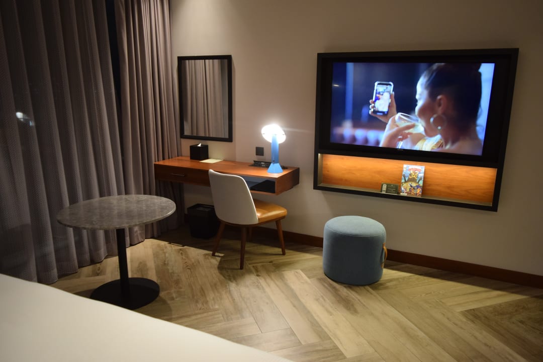 Zimmer The WB Abu Dhabi, Curio Collection By Hilton