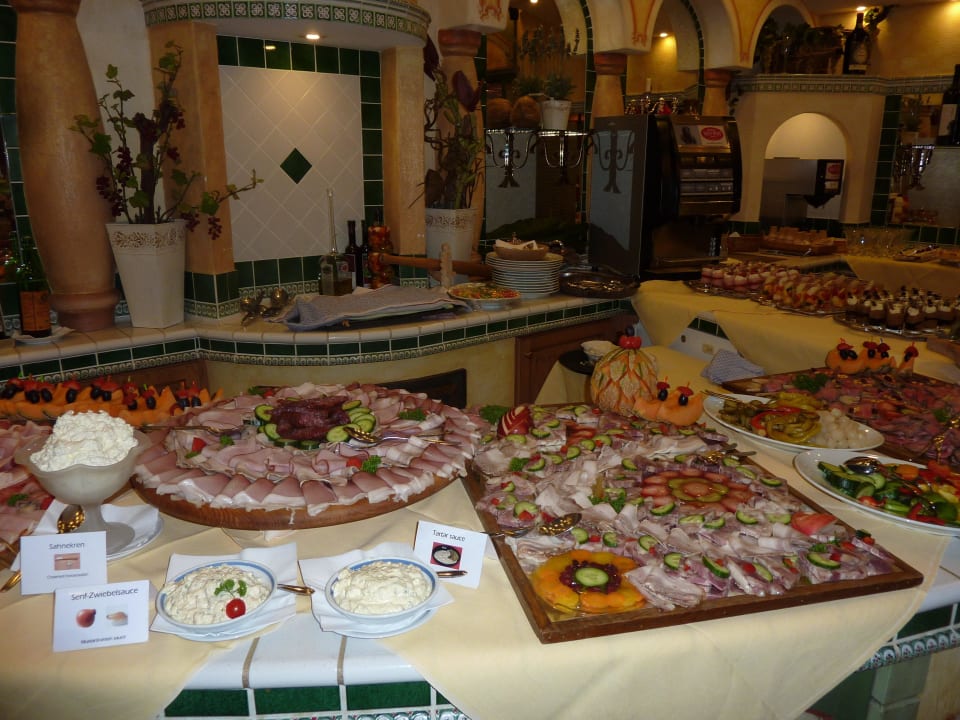 Zillertaler Schmankerlbüffet Hotel Neue Post