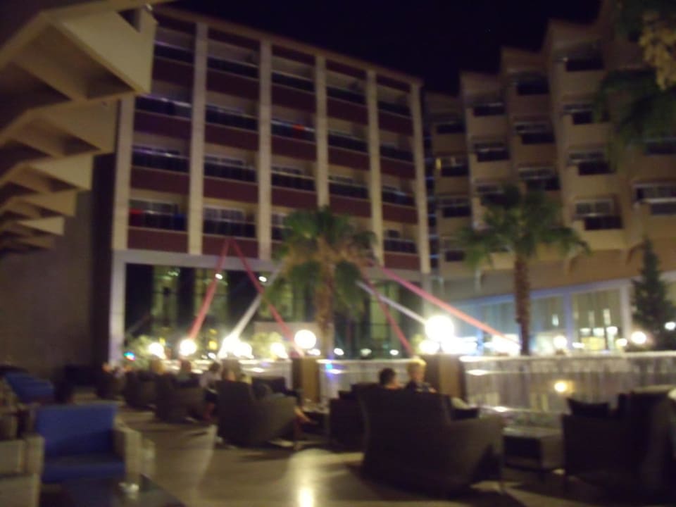 Zum Gala-Abend wird alles geschmückt Hotel Terrace Beach Resort