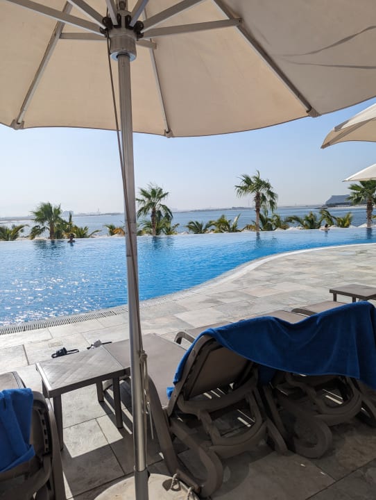 Pool Hampton by Hilton Marjan Island