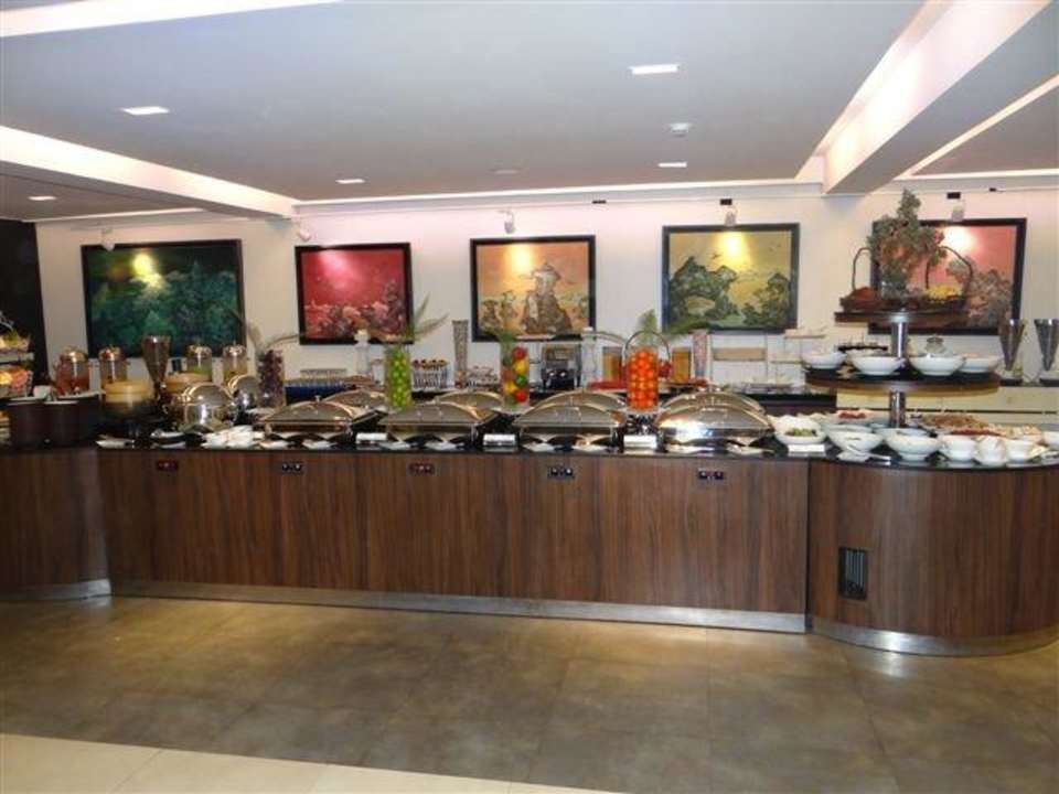 Buffet B-Lay Tong Phuket Hotel