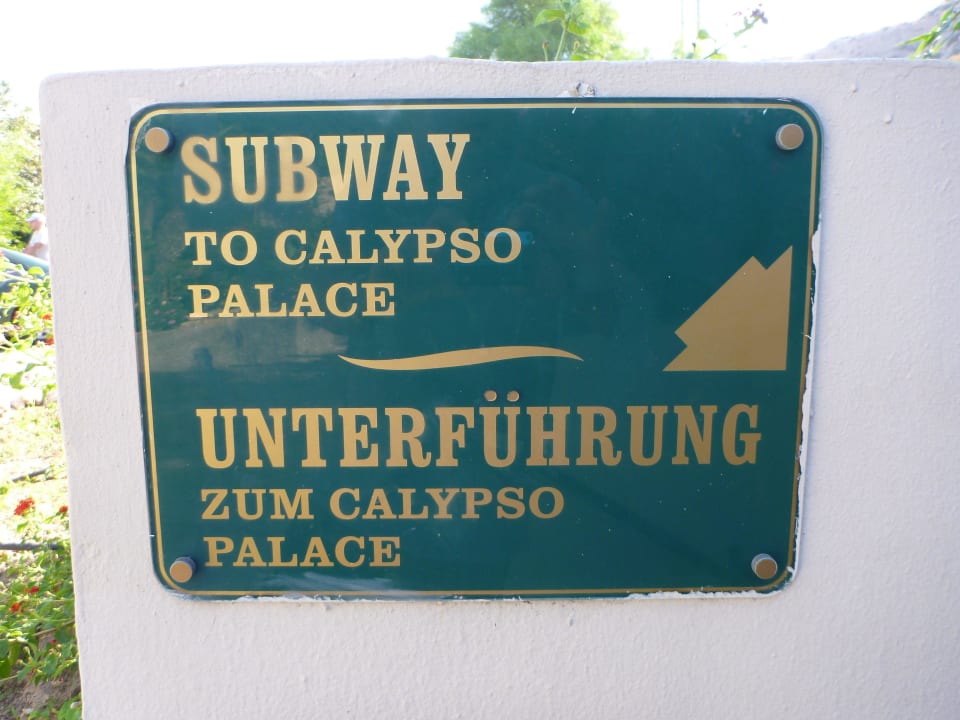 Tunnelschild zum Calypso Palace Hotel Calypso Beach