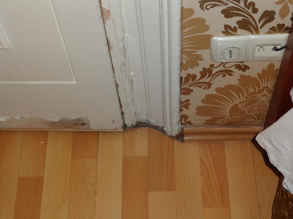 Farbe an den Türen splittert ab Hotel Ipek Palas