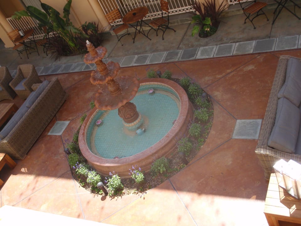 Ausblick vom Balkon in den Innenhof Hollywood Hotel - The Hotel of Hollywood