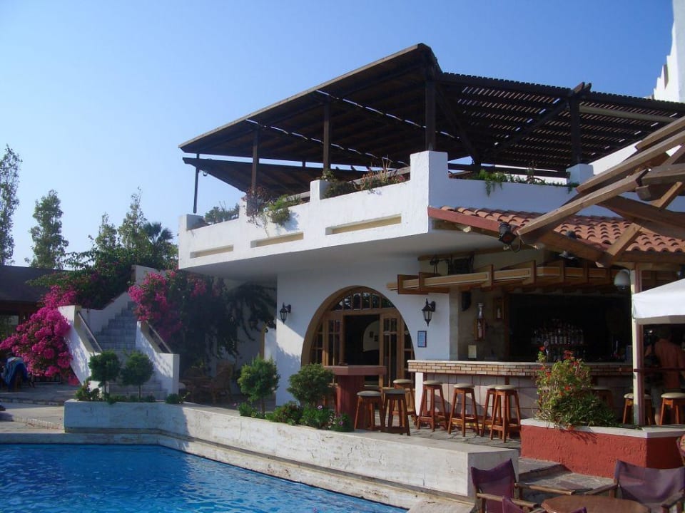 Aus Poolsicht Gaia Garden Hotel