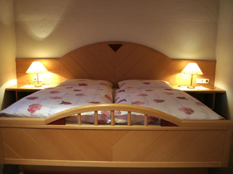 Schlafzimmer Apartment Violett Apartmenthaus Edelberg