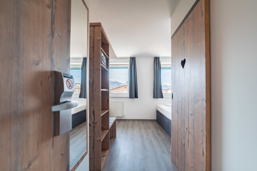 Zimmer Binders Budget City-Mountain Hotel