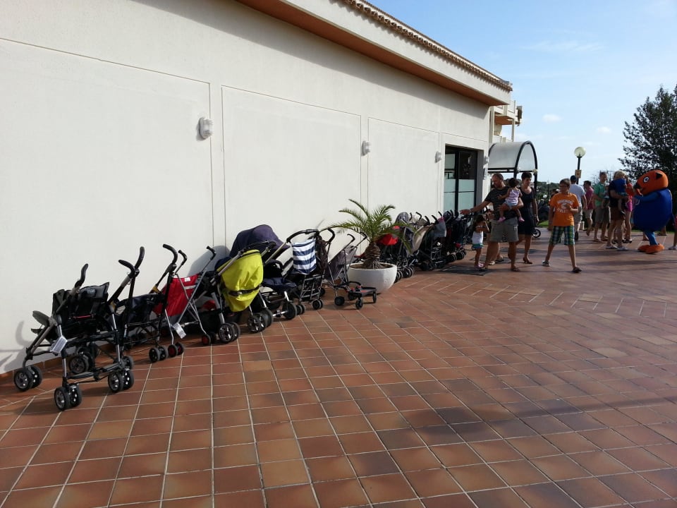 Kinderwagenparkplatz blau punta reina