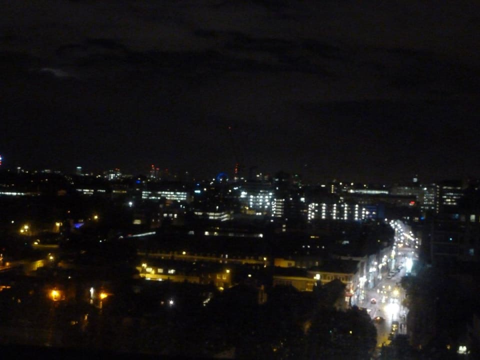 Ausblick bei Nacht Hotel Premier Inn London Hammersmith