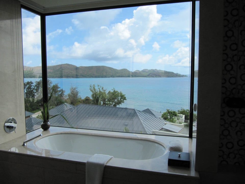Ausblick aus der Badewanne Raffles Seychelles