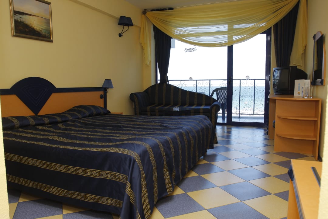 Zimmer Chaika Beach & Spa Hotel