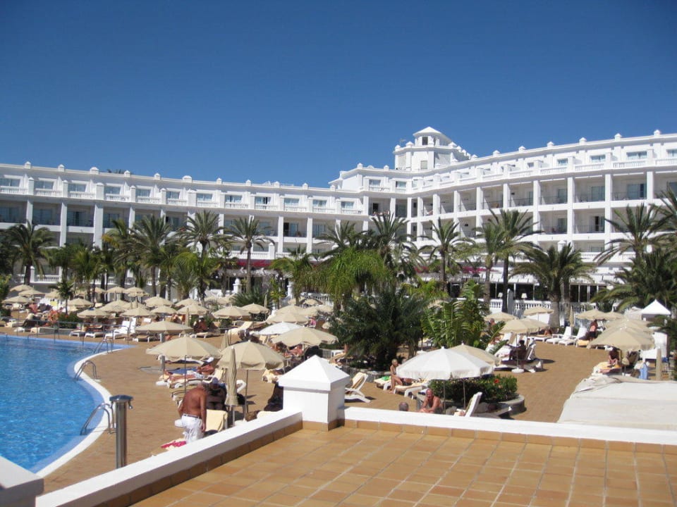 Poolanlage von der Brücke aus Hotel Riu Palace Maspalomas Adults Only