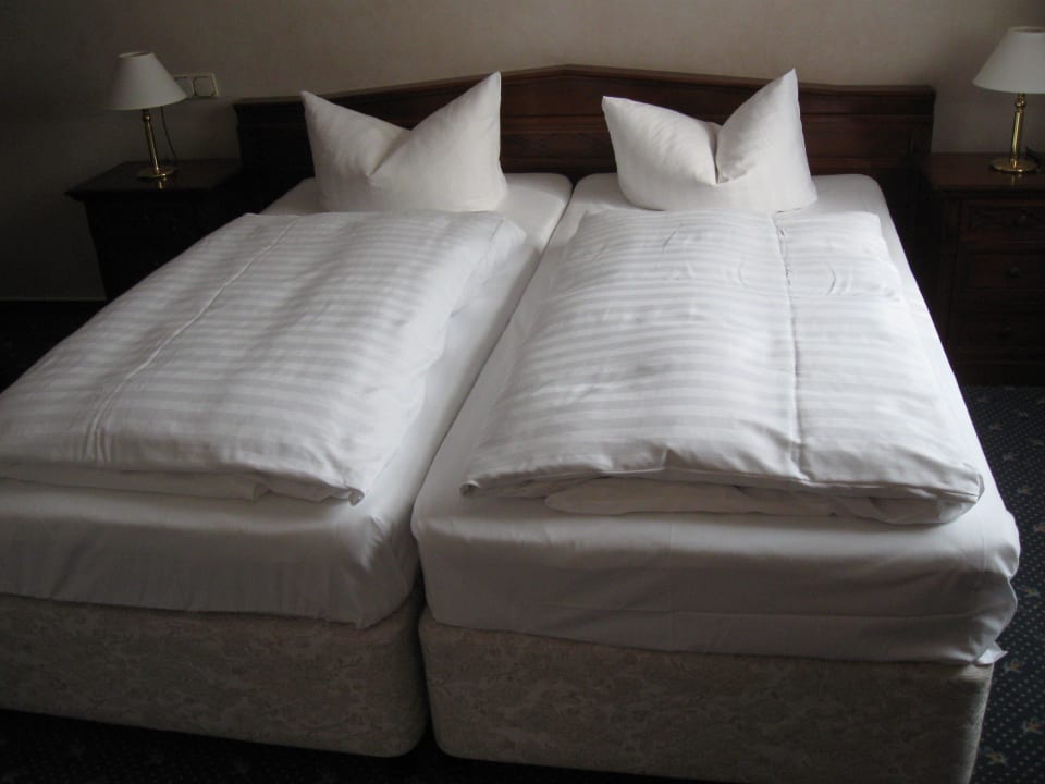 2. Schlafzimmer Doppelbett Villa Sommerfreude