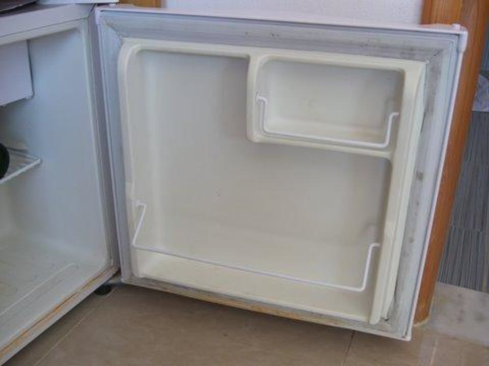 Kühlschrank des Grauen Teil 1 Ormos Atalia Village