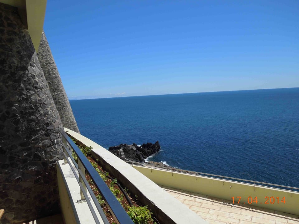 Aussicht vom Balkon nach links Hotel Madeira Regency Cliff