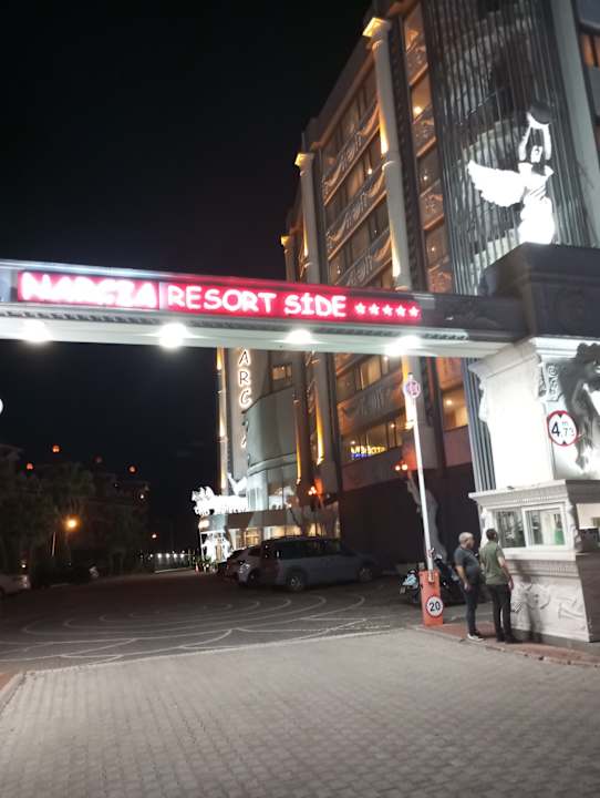 Außenansicht Narcia Resort Side