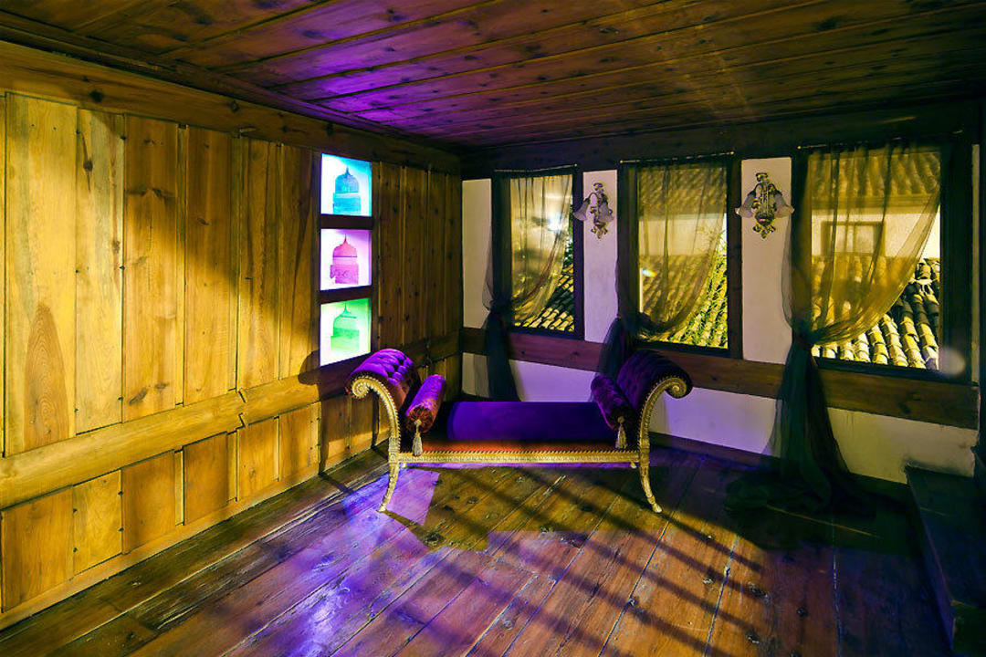 Lower sofa at Hacimemislermansion Gulevi Safranbolu