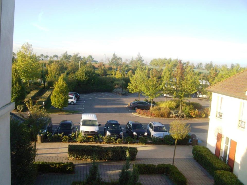 Ausblick von unserem Zimmer Campanile Val de France