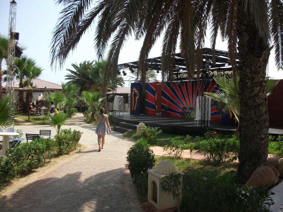 Showbühne Hotel Nesrine