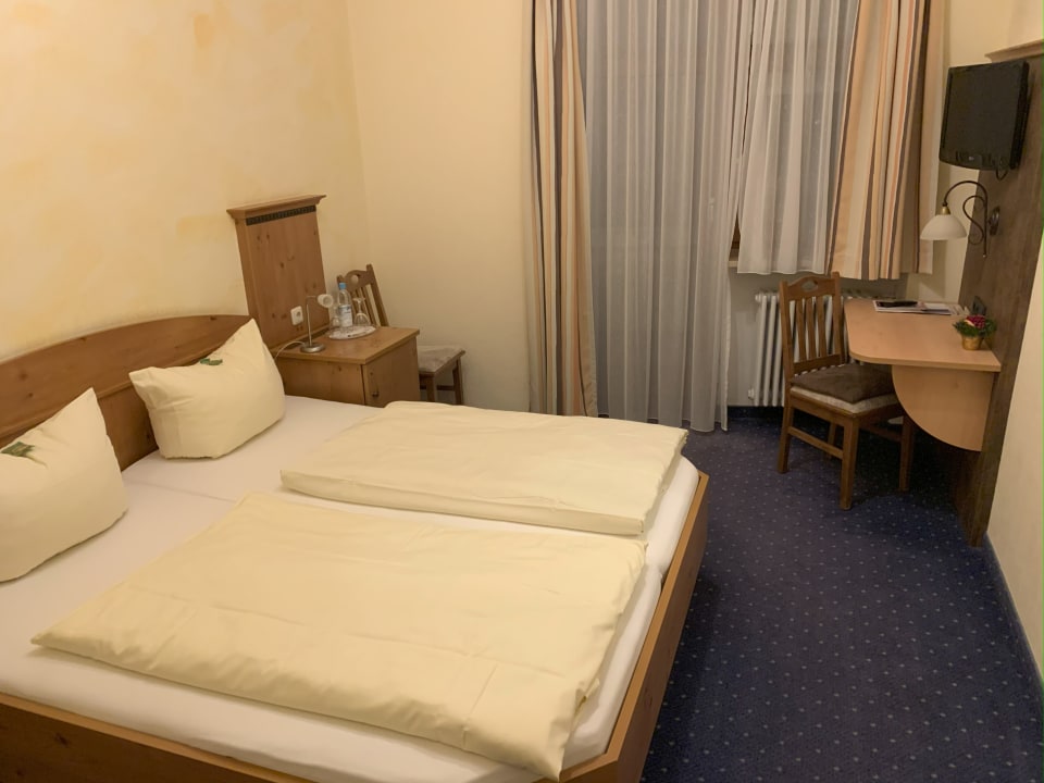 Zimmer Hotel Vier Jahreszeiten