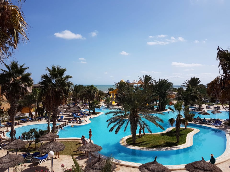 Eine von 2 Poolanlagen Caribbean World Thalasso Djerba