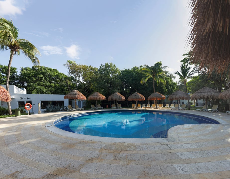 Pool Hotel Riu Lupita