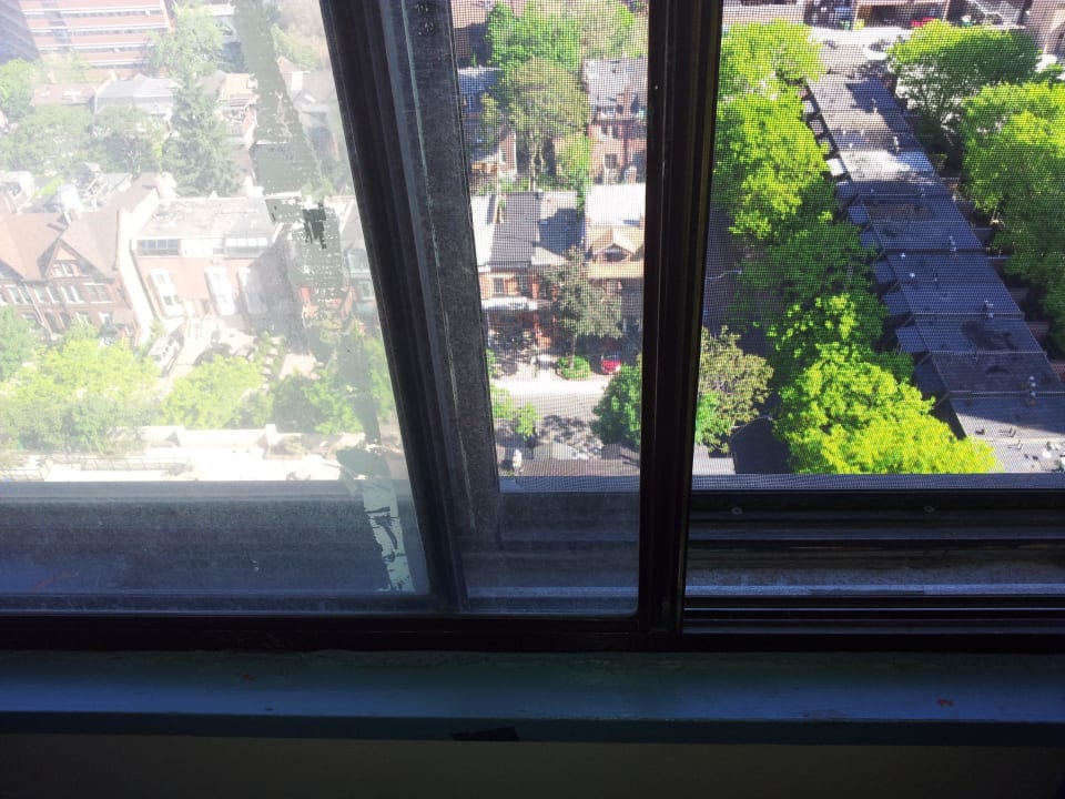 Dirty window Hotel Neill-Wycik College
