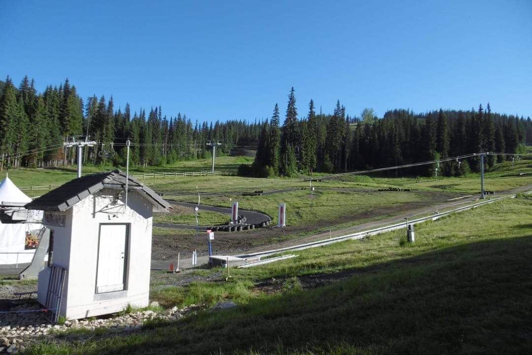 Skigelände unmittelbar bei dem Hotel Sundance Lodge Coast Sundance Lodge