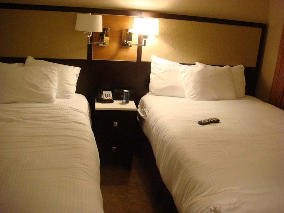 Blick auf die 2 Doppelbetten Delta Hotels by Marriott New York Times Square