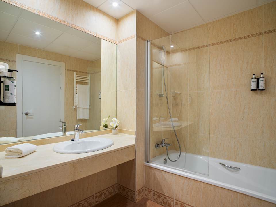 Zimmer Ponient Pirámide Salou by PortAventura World