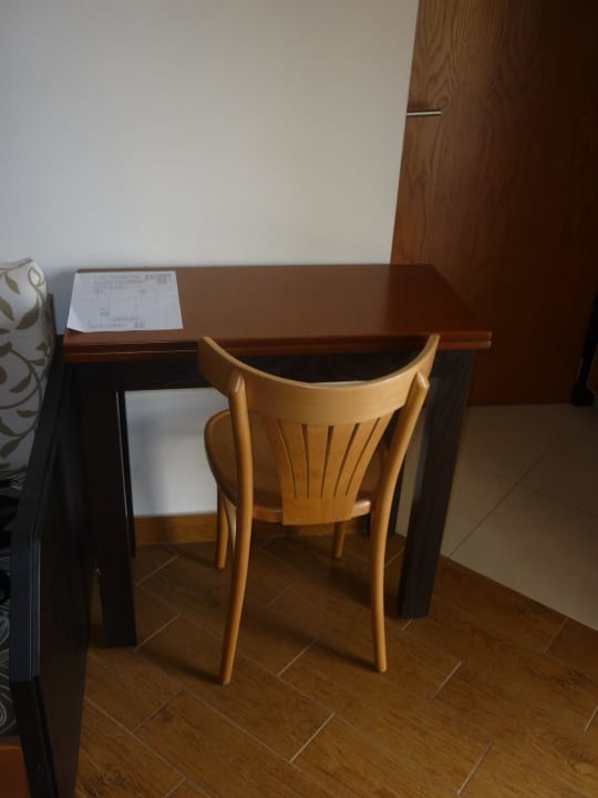 Kleiner Schreibtisch HL Miraflor Suites Hotel