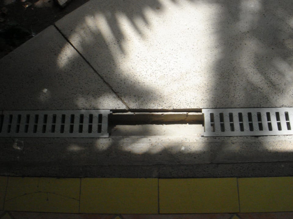 Vorsicht, Stolper- und Verletzungsgefahr Club Hotel Drago Park