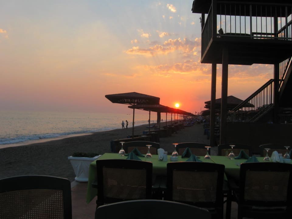Sonnenuntergang vom Strandrestaurant Ali Bey Club