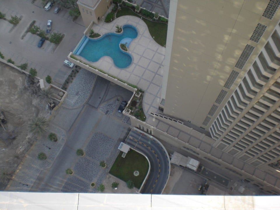 Blick vom Balkon runter Blue Beach Tower The Walk JBR