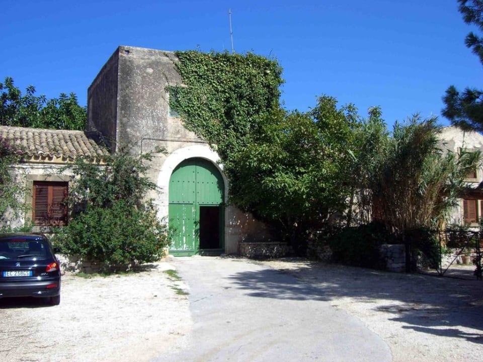 Baglio vom Parkplatz aus Baglio La Porta Di San Gerardo
