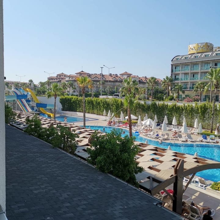 Pool Mary Hotel Side