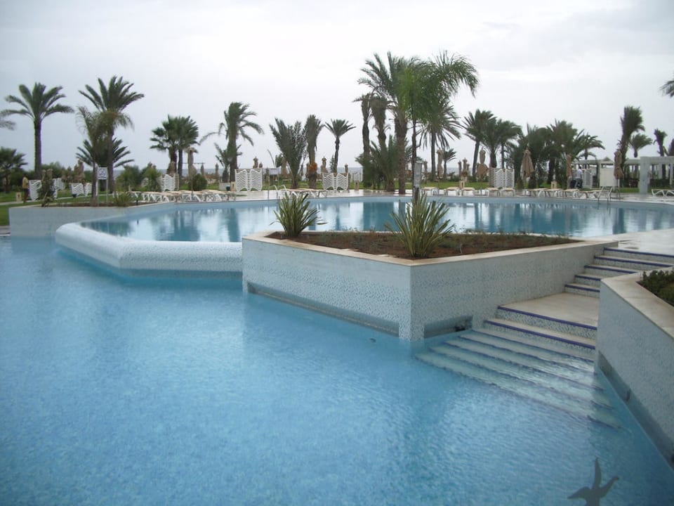 Teil des dreigeteilten Pools Iberostar Selection Royal El Mansour