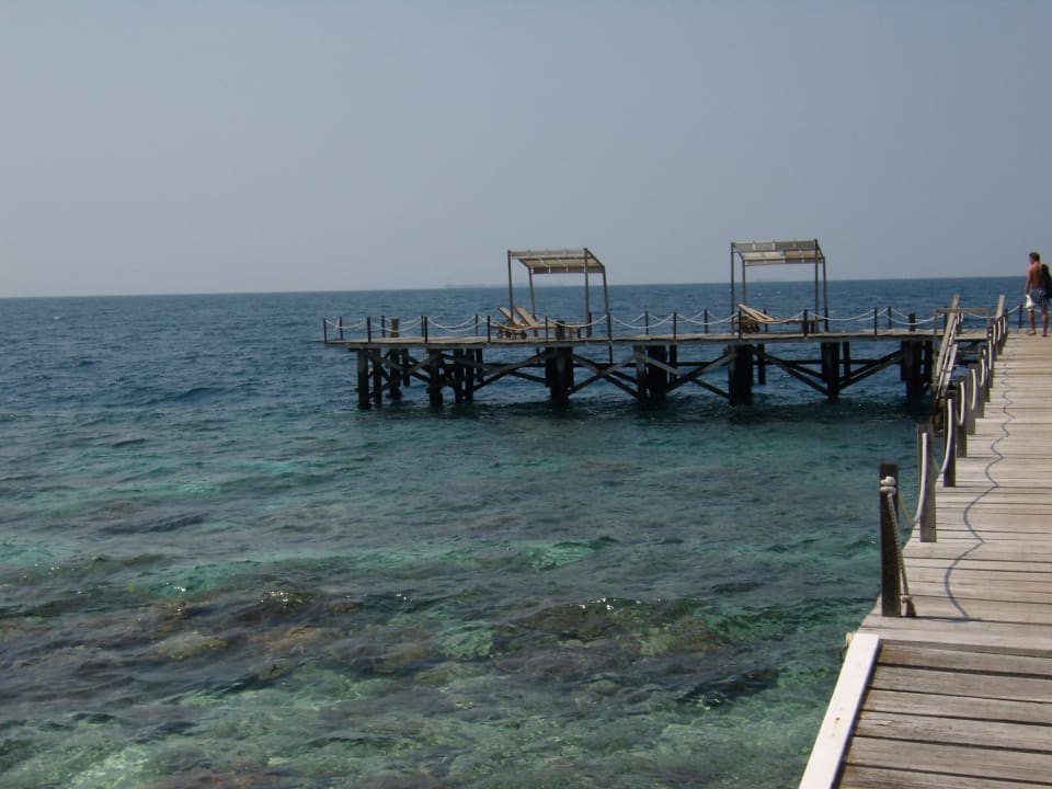 Jetty über die Lagune zum Meer Kura Kura Resort