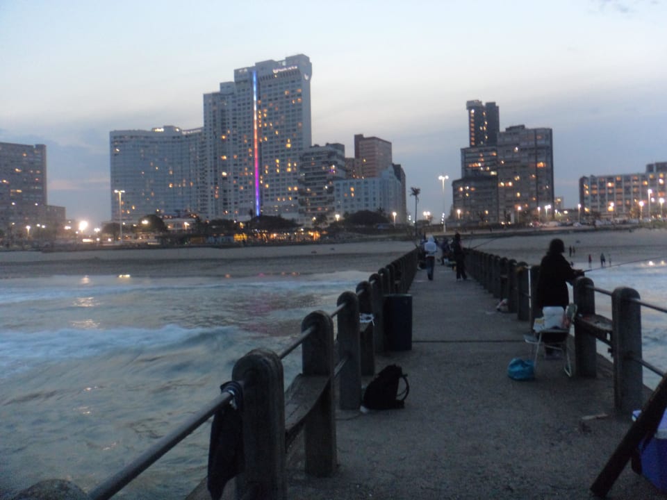 Hotel von Seebrücke her  Hotel Southern Sun Maharani