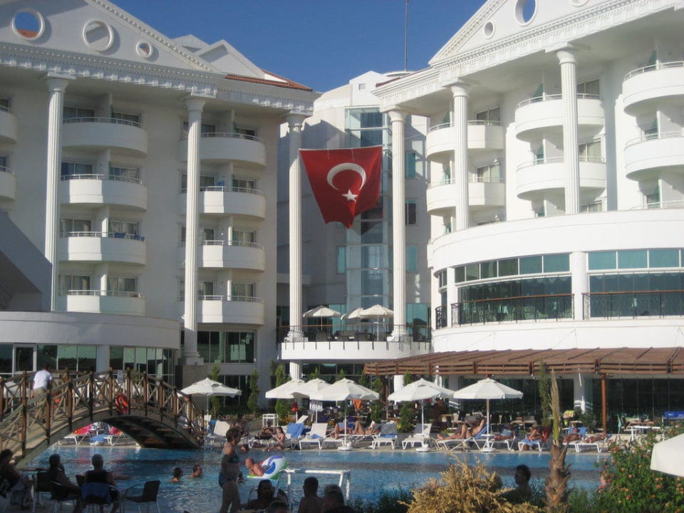 Foto van het hotel vanuit de poolbar Roma Beach Resort & Spa 16+ Adult Only